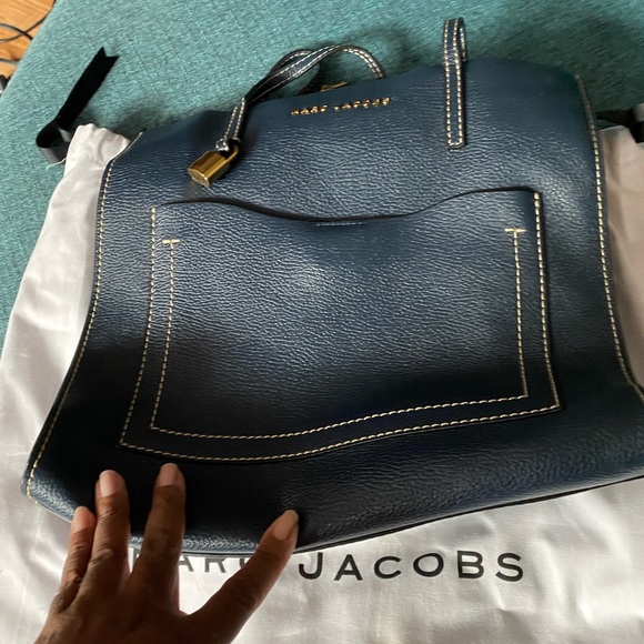 Handbags - Marc Jacobs: Med Grind tote, pebbled cow leather, silver tone hardware, dust bag